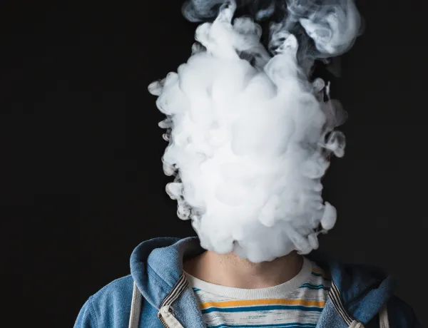 Как отучить соседей курить в подъезде