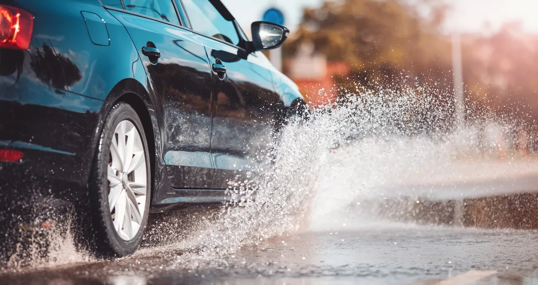 Что делать при затоплении автомобиля: рекомендации и страховое покрытие от «Абсолют Страхование»