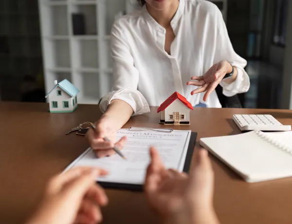 Подписание договора купли-продажи квартиры