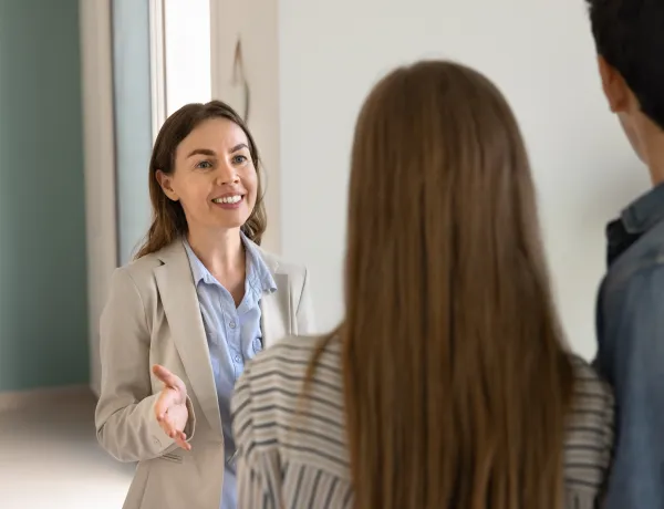 Кто должен платить риэлтору: покупатель или продавец недвижимости