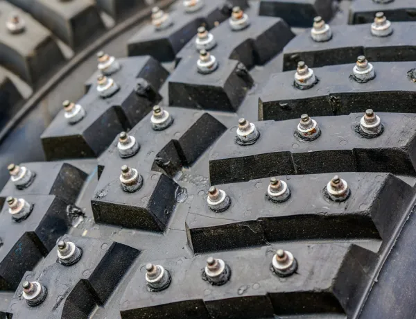 Особенности шипованных шин