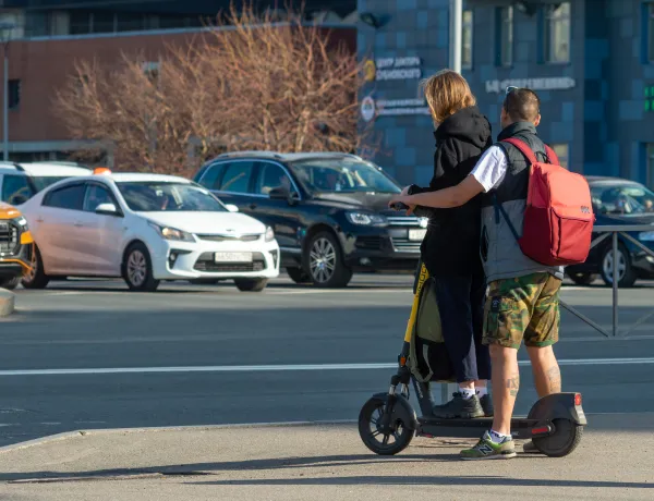 Введут ли обязательные права для самокатчиков
