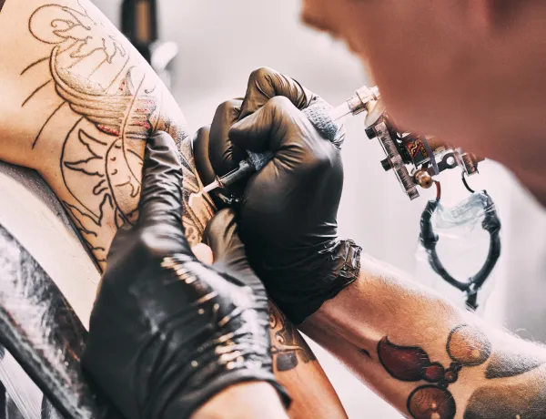 Как делают татуировки