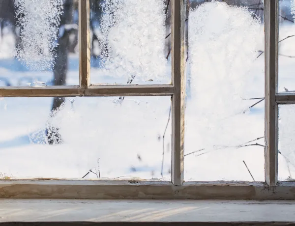 Старая оконная рама