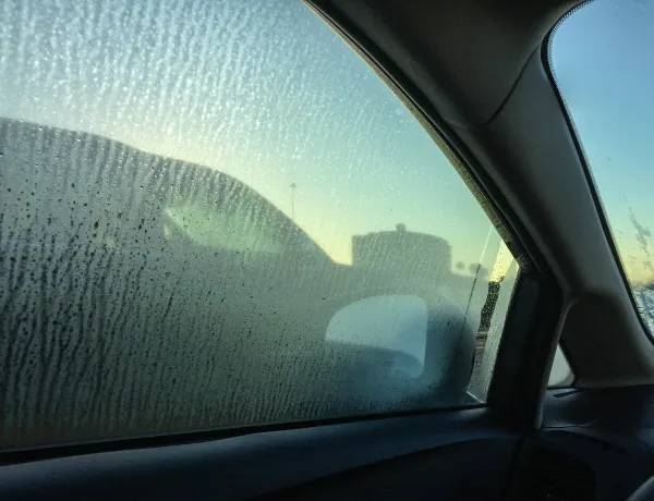 Причины запотевания автомобильных стекл